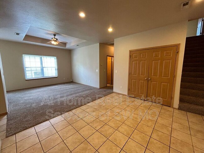 Building Photo - 615 S Landen Ave