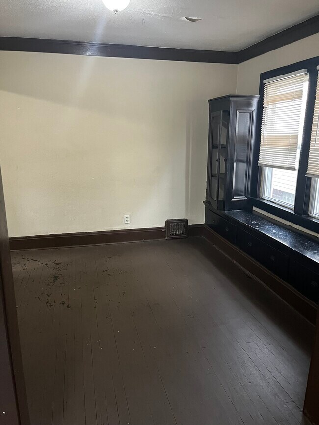 Foto del edificio - 3925 E 120th St