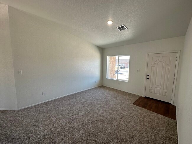 Foto del edificio - 7684 E 43rd Ln