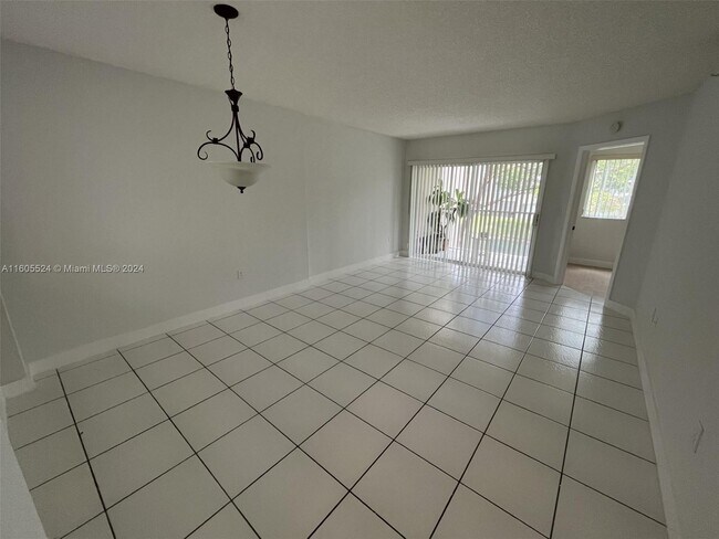 Foto del edificio - 9580 Weldon Cir