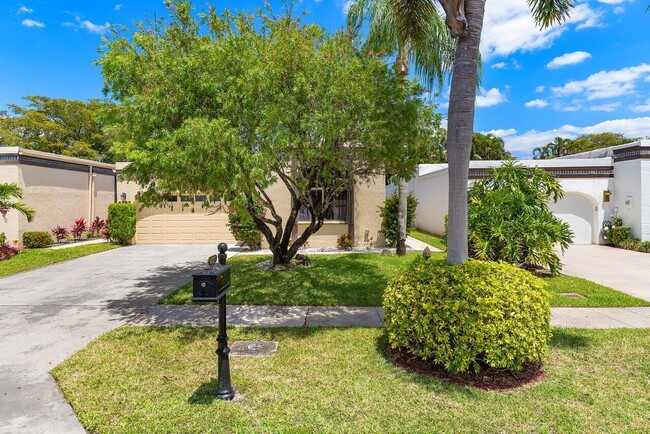 Building Photo - 6727 Palermo Way