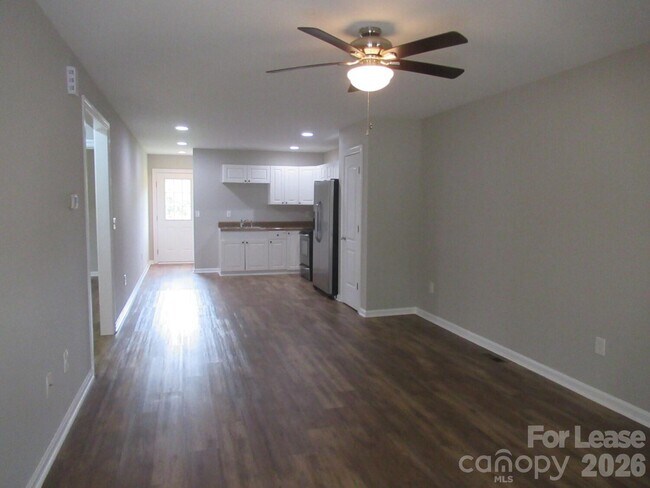 Foto del edificio - 4584 Maiden Hwy