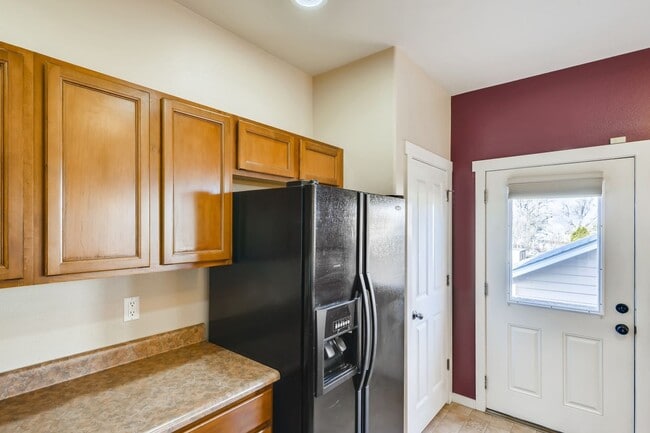 Foto del edificio - $2170 | 3BR / 3.5BA | Pet Friendly Townhou...