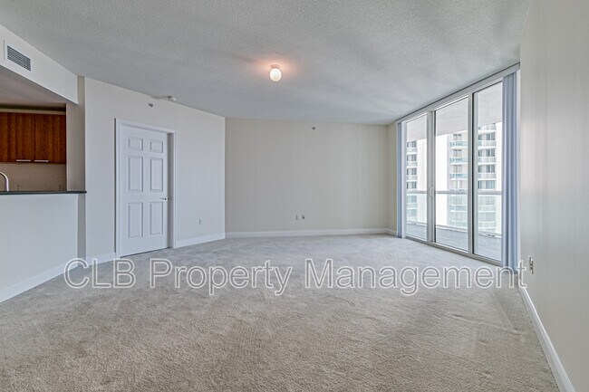 Foto del edificio - 241 Riverside Dr