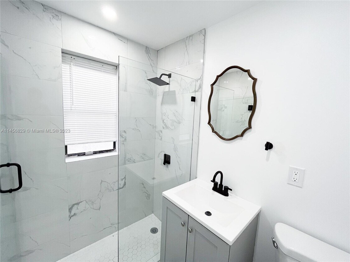 Foto del edificio - 2529 NE 181st St