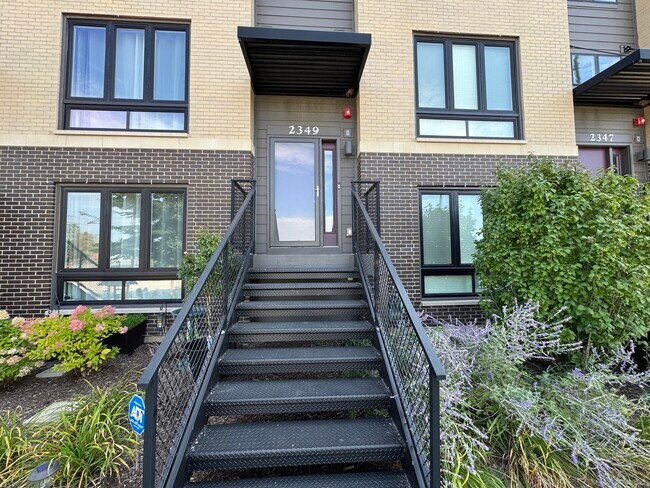 Building Photo - 2349 Parkside Dr