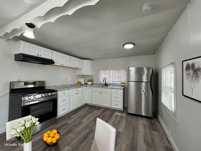 Building Photo - 500 S Main St