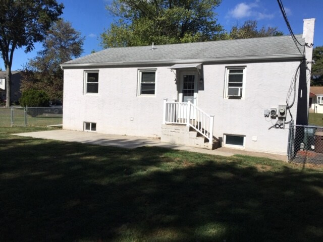 Building Photo - 2037 Terrace Dr