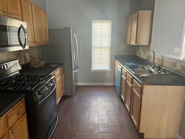 Building Photo - 631 Kenridge Way