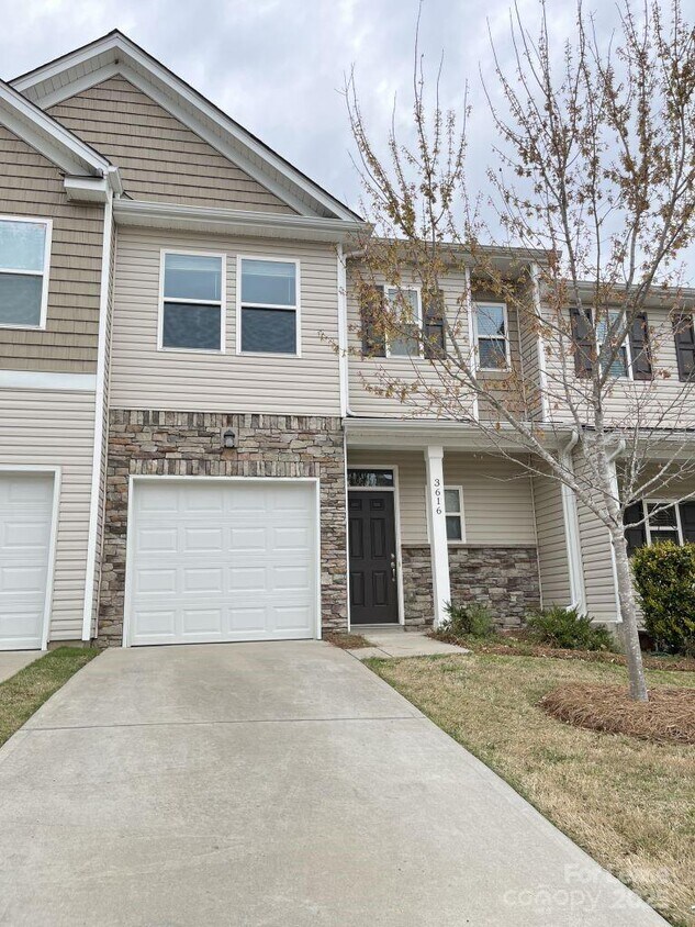 Foto principal - 3616 Danvers St