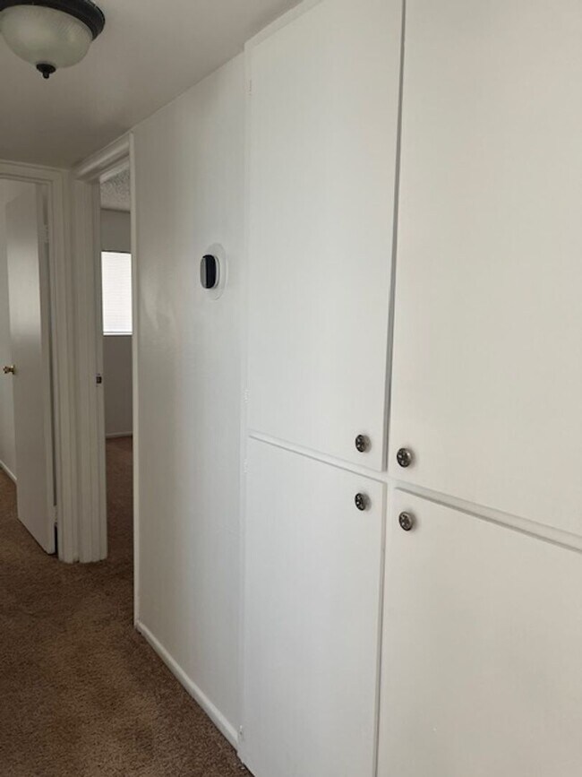 Building Photo - 728 Aster Ln