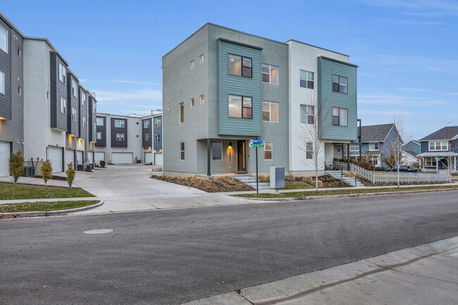 Building Photo - 6356 Birch Run Rd