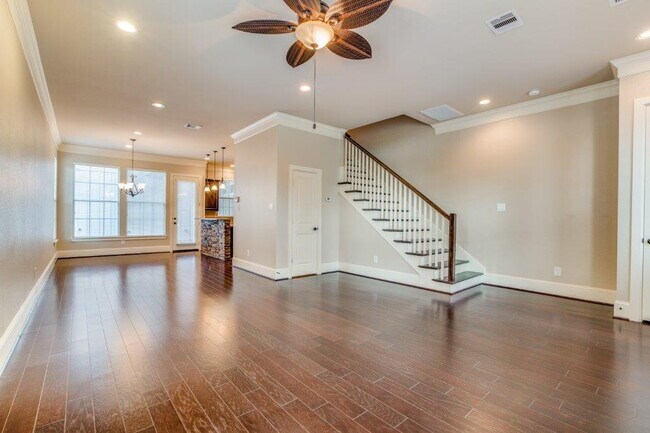 Foto del edificio - Luxury East Shore Living | Lake Woodlands Views | Near Market Street & Hughes Landing
