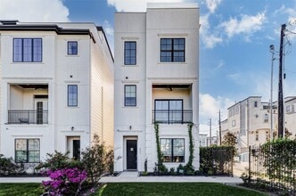 Building Photo - 2751 Freund St