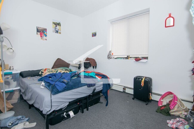 Foto del edificio - 2BR 1Bth unit. Heat/Hot Water included. Great location!