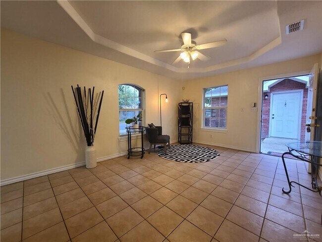 Building Photo - 2102 Bahamas Dr