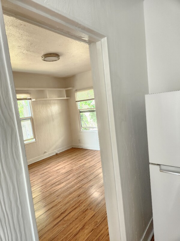 Building Photo - 2032 Vista Del Mar Ave