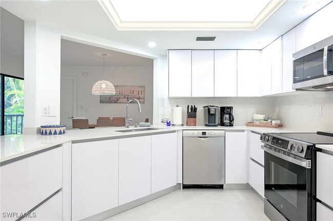 Building Photo - 592 Beachwalk Cir