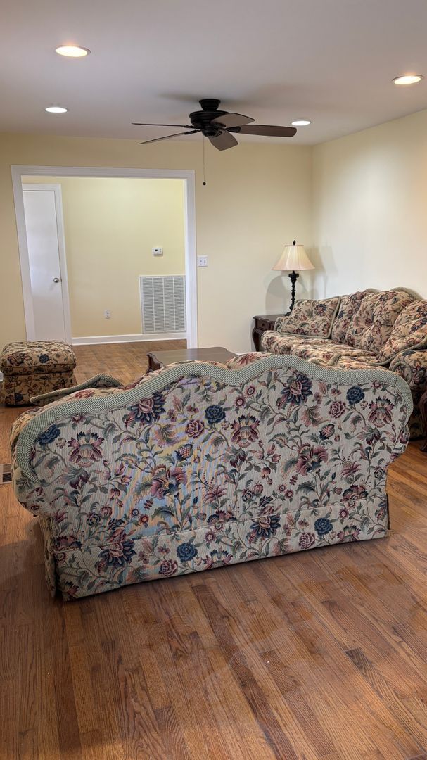 Building Photo - Large 4 Bedroom House in Quiet Country Setting