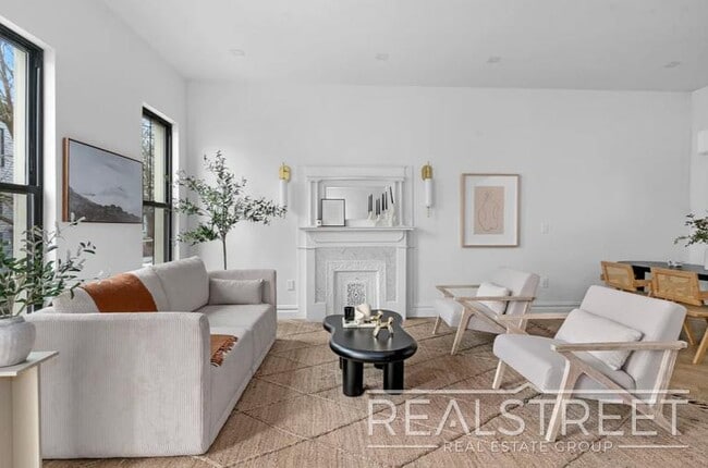 Building Photo - Stunning Brand New Townhouse for Rent in B...