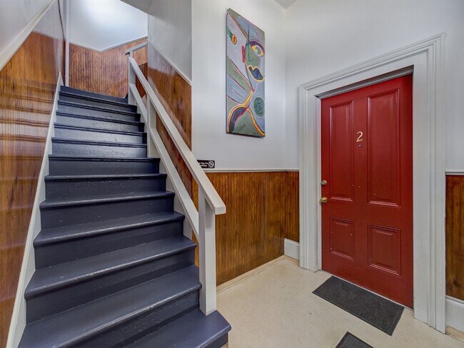 Building Photo - L 597