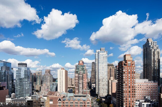 Building Photo - 500 W 56th St