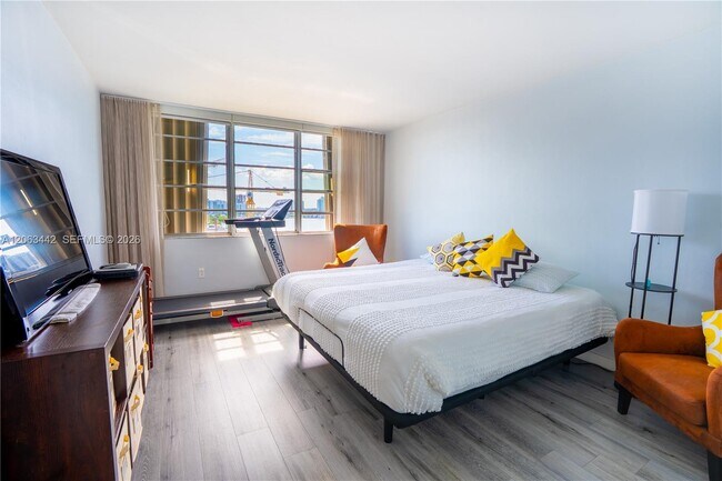 Foto del edificio - 1865 79th Street Causeway