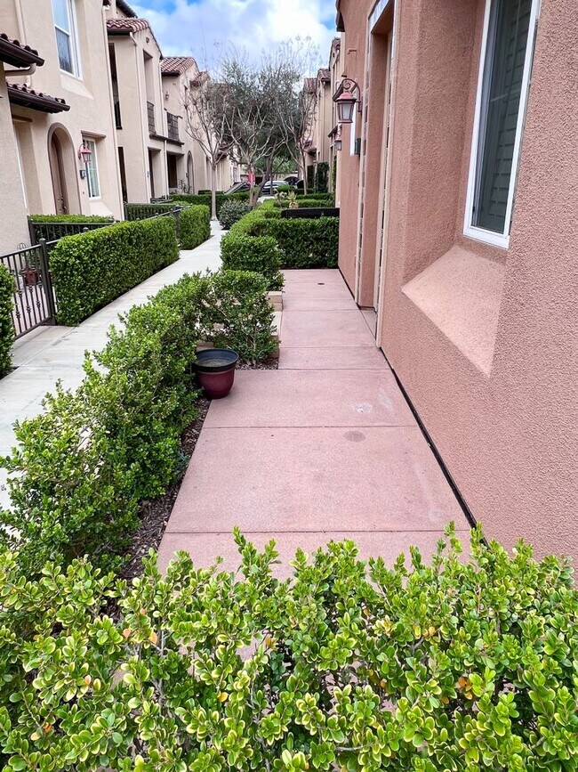 Foto del edificio - Outstanding Townhome in Aliso Viejo