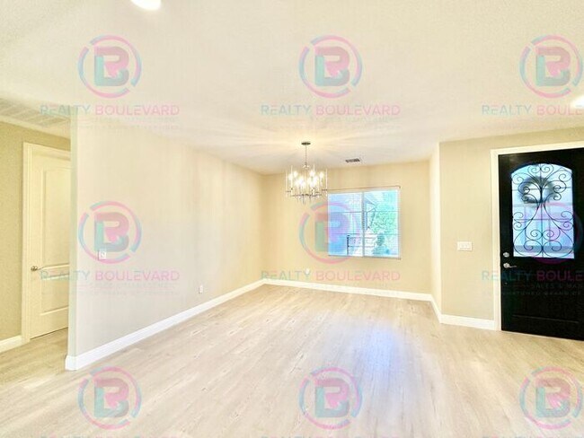 Building Photo - 3 Bedroom 2.5 Bathroom Home in Somersett with Resort Style Living and gold course views