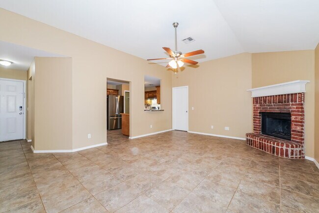 Foto del edificio - 13312 Mayberry Pl