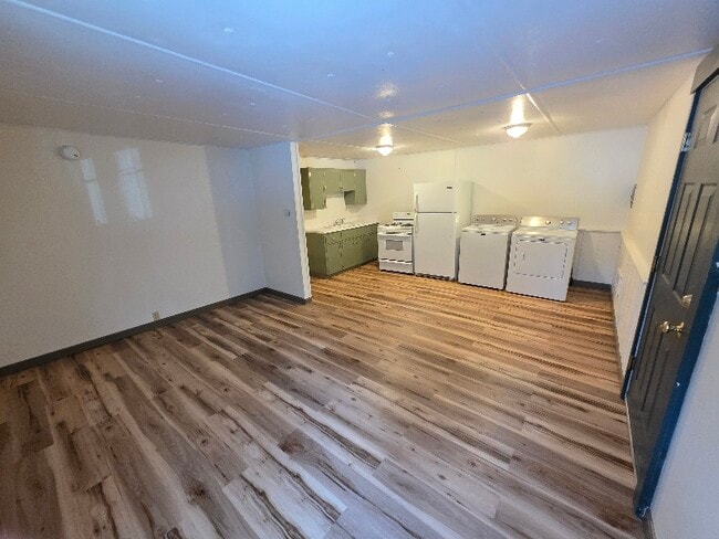 Building Photo - 6137 Memorial Dr