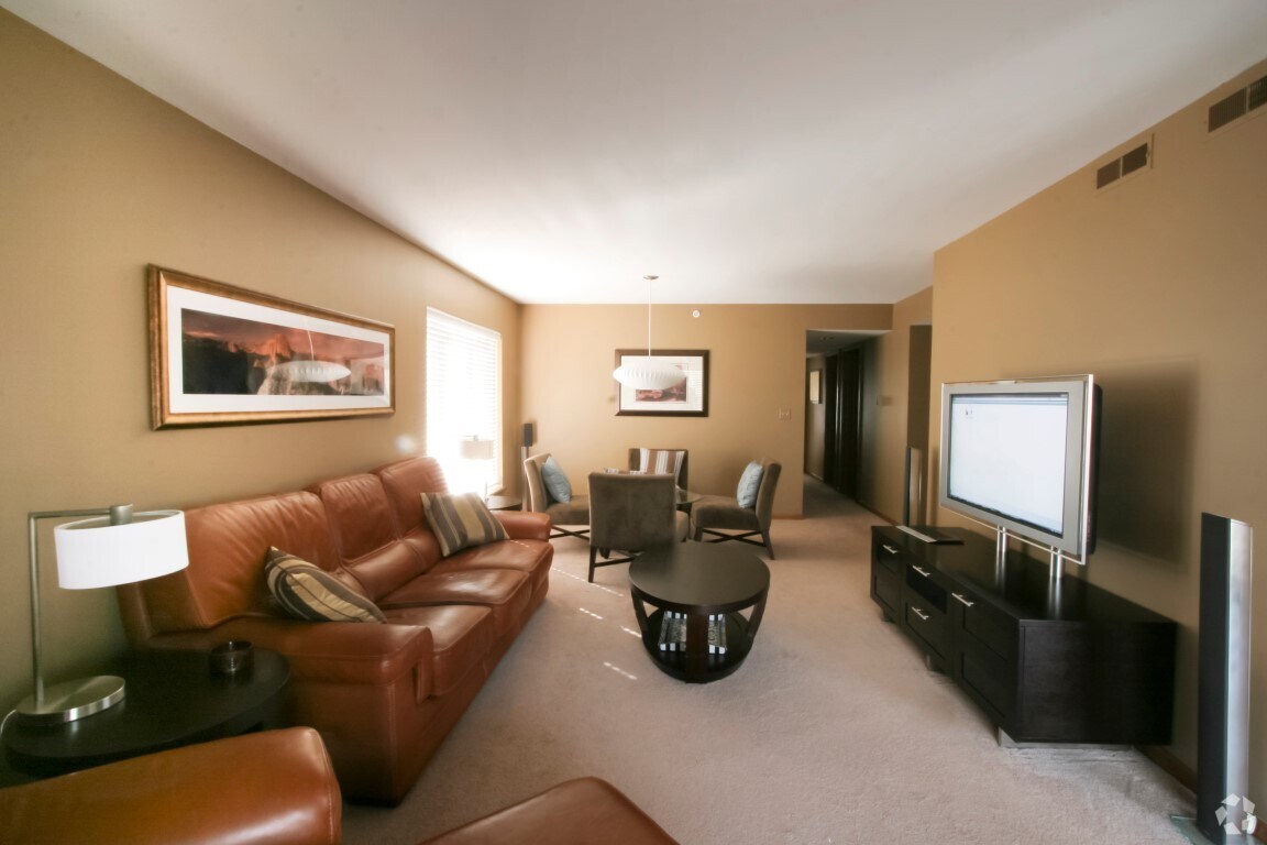 6415 Elm Street Apartments - Morton Grove, IL | Apartments.com