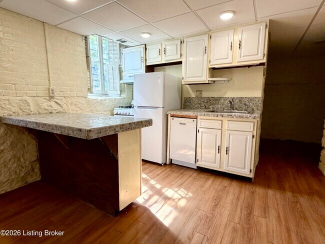 Building Photo - 500 Belgravia Ct