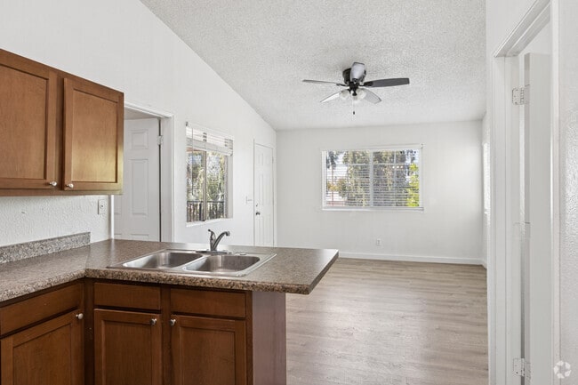2BR, 2BA - 822SF - Living Room - Arbor Village