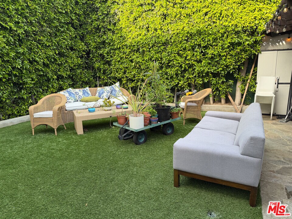 Foto del edificio - 13219 Rose Ave