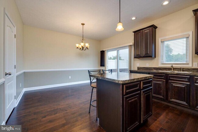 Foto del edificio - 102 Cedar Point Ln
