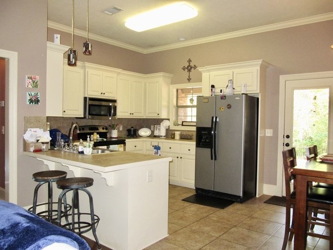 Building Photo - 303 Azalea Ct