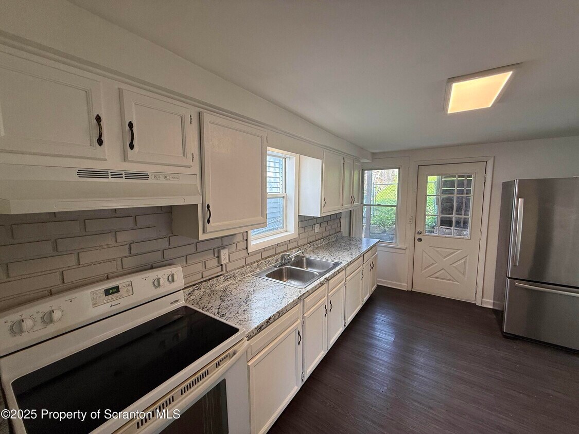 Foto principal - 1415 Cedar Ave