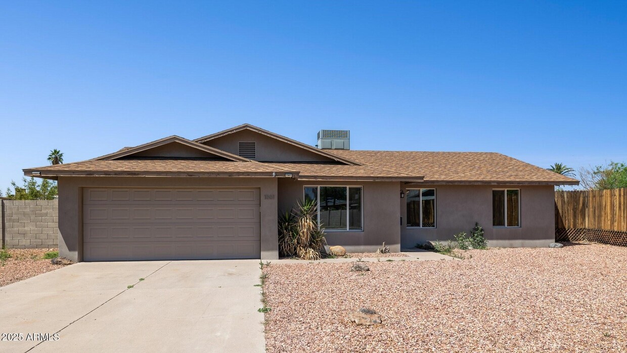 Primary Photo - 1661 E Bishop Dr
