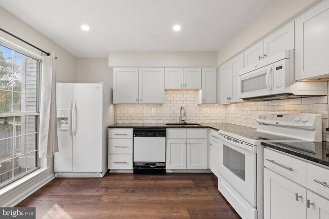 Building Photo - 2821 Madeira Ct