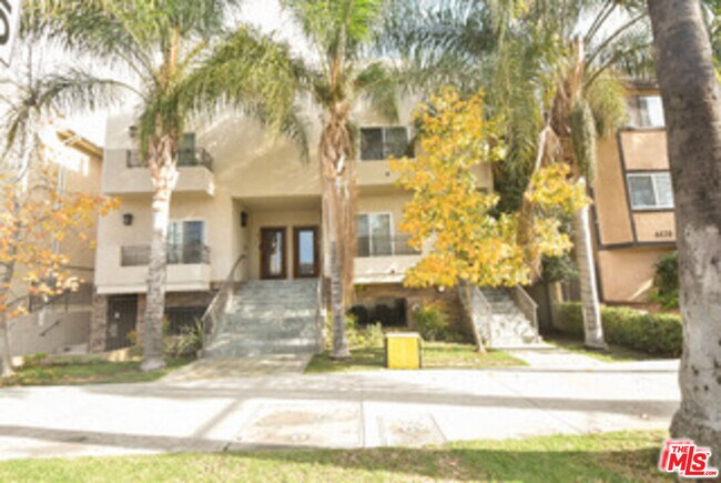 Foto del edificio - 4428 Fulton Ave