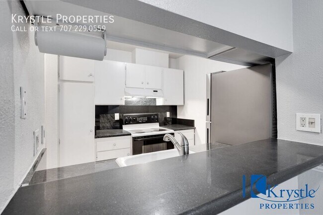 Foto del edificio - 1459 N Camino Alto