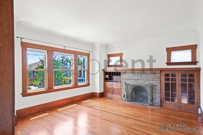 Building Photo - Unit