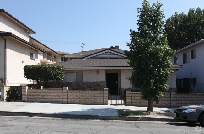 Building Photo - 452 E Cypress Ave