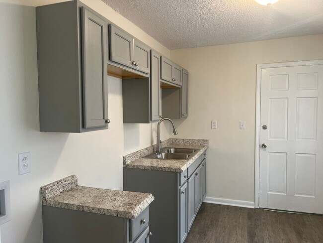 Foto del edificio - 3 Bedroom close to Uptown