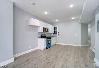 Building Photo - 76 Highland Ave