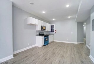 Building Photo - 76 Highland Ave