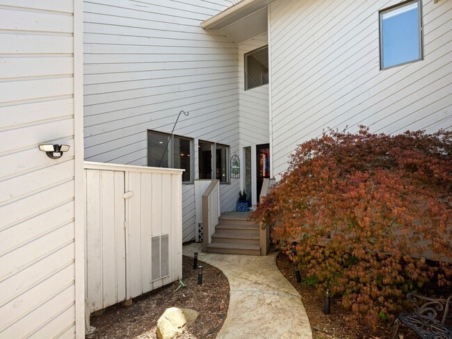 Building Photo - 106 Clubwood Ct