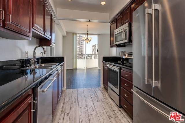 Building Photo - 10390 Wilshire Blvd