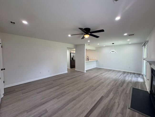 Building Photo - 113A Roane Drive